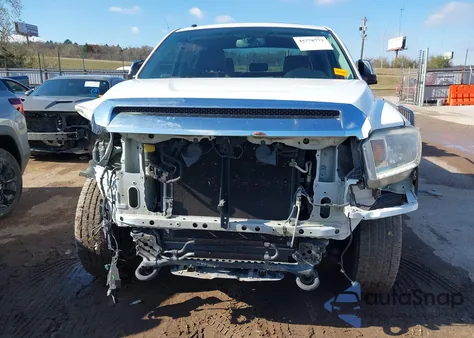 2015 Toyota Tundra 1794 5.7L V8 z USA, uszkodzony, nr VIN 5TFAW5F17FX487312